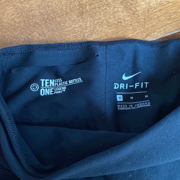 Nike Capri - Picture 2 of 3